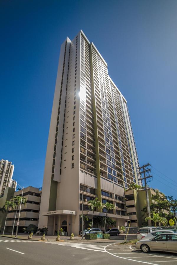 Beautiful Mountain View In Waikiki Sunset With Parking Lejlighed Honolulu Eksteriør billede